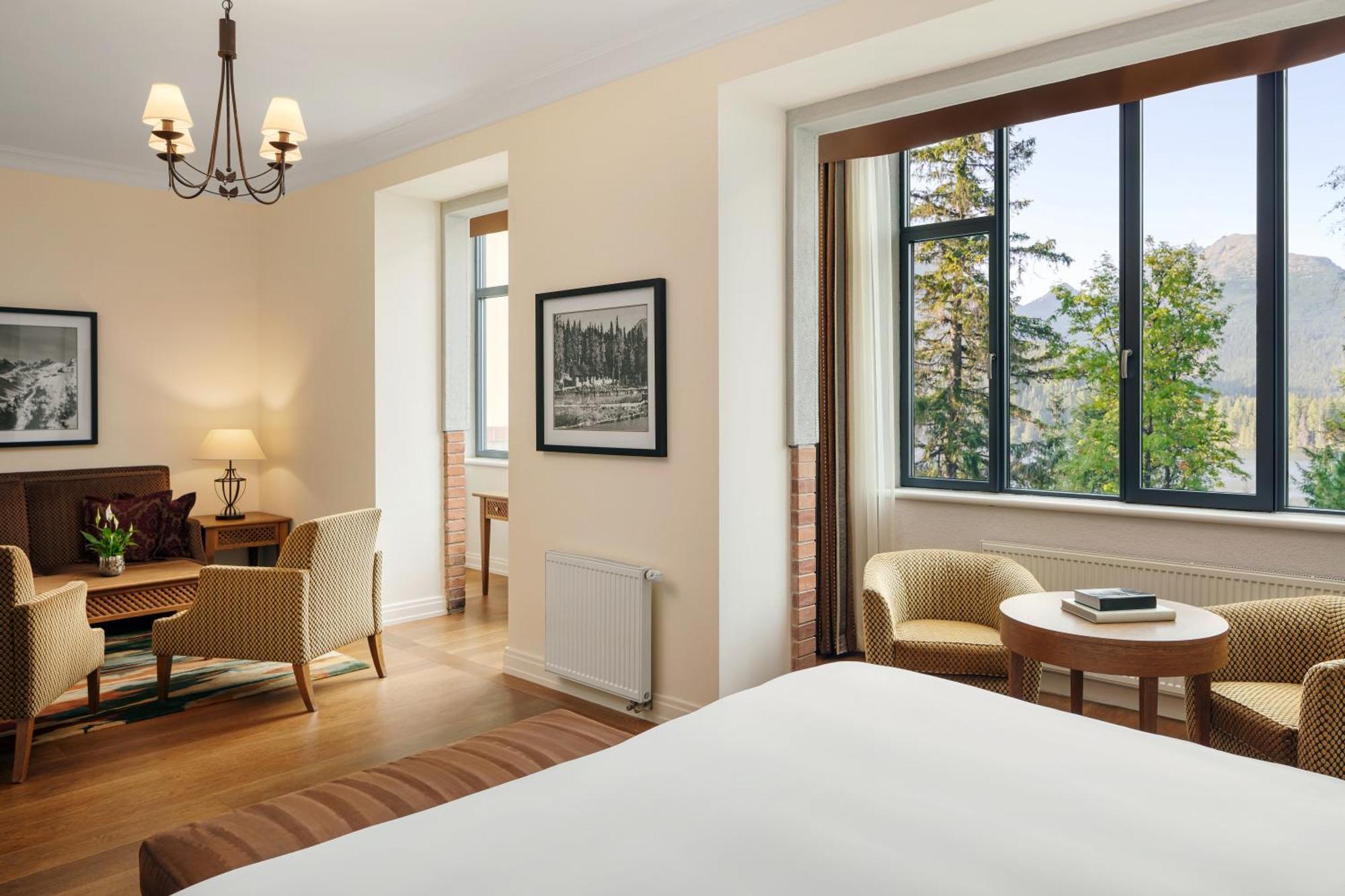 Grand Hotel Kempinski High Tatras Strbske Pleso Luaran gambar A room at the hotel