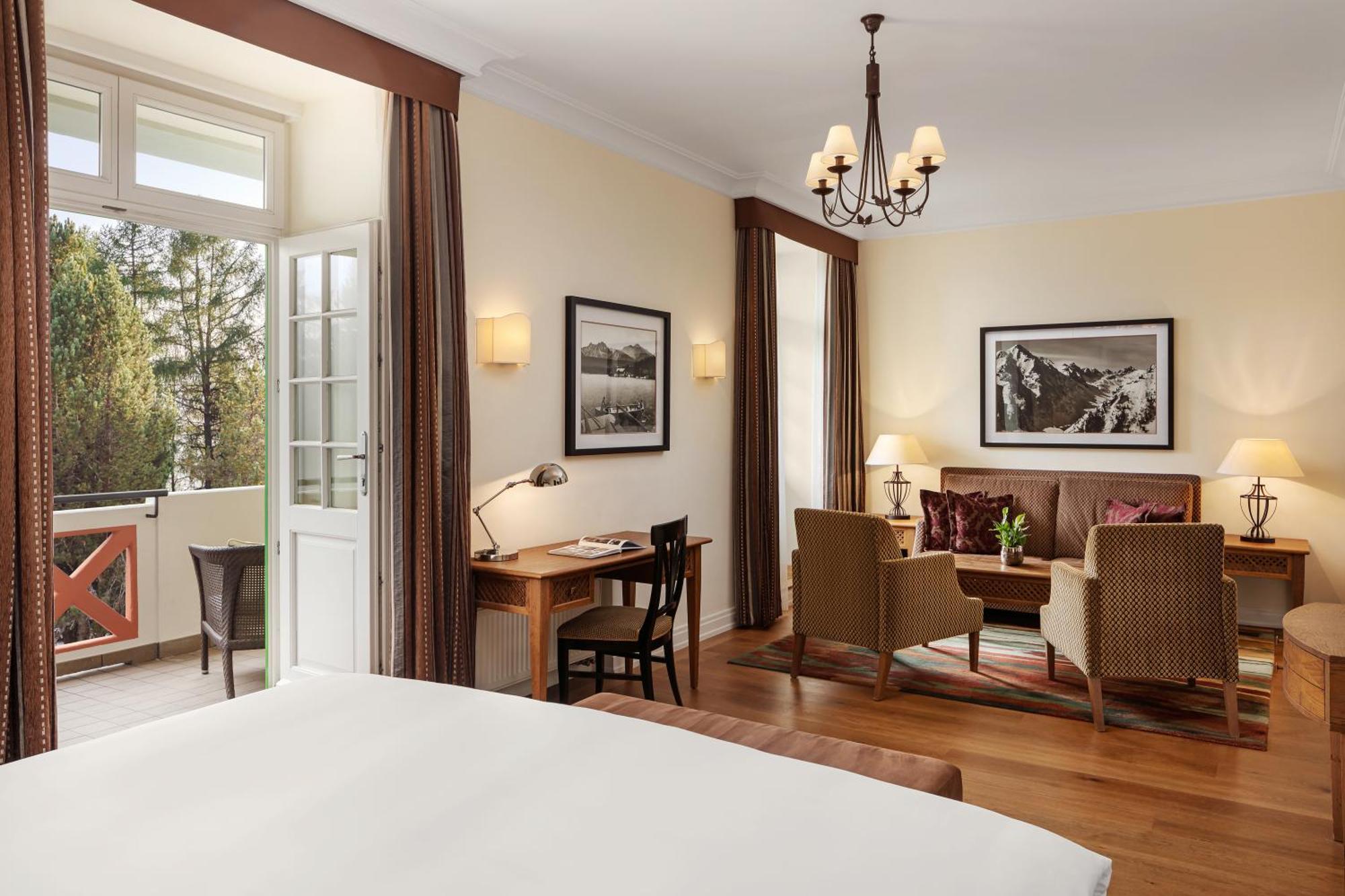 Grand Hotel Kempinski High Tatras Strbske Pleso Luaran gambar A suite at the hotel